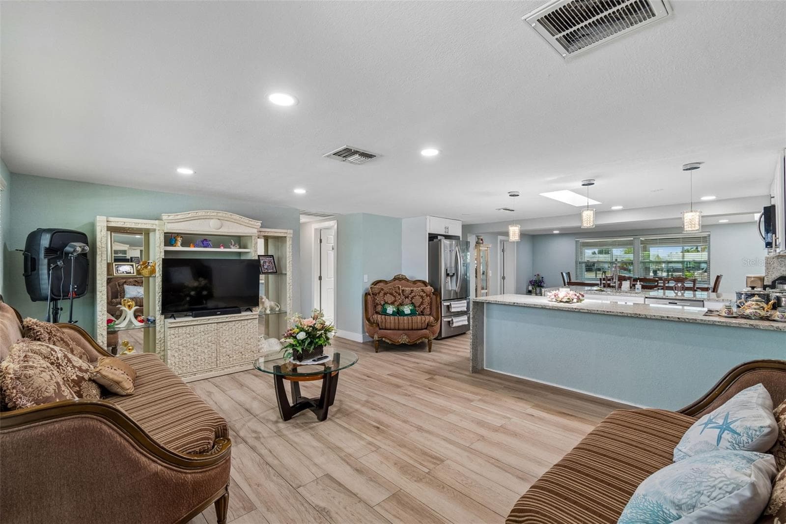 Living room - 12617 4TH ISLE, HUDSON