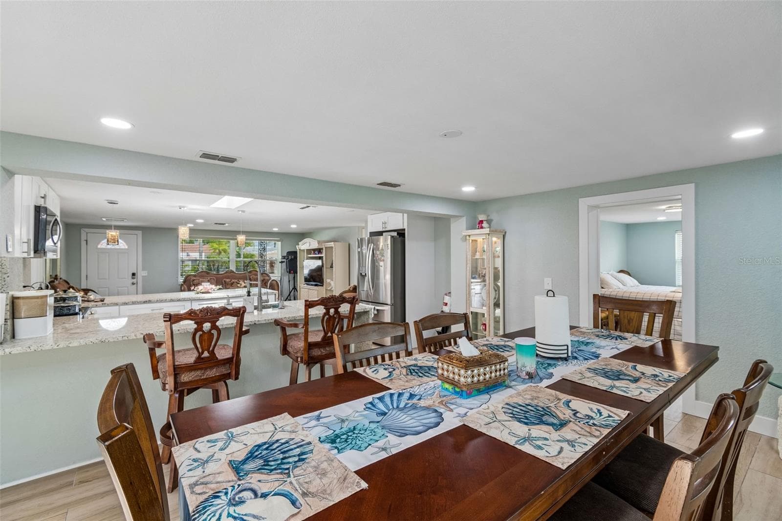 Dining room table - 12617 4TH ISLE, HUDSON