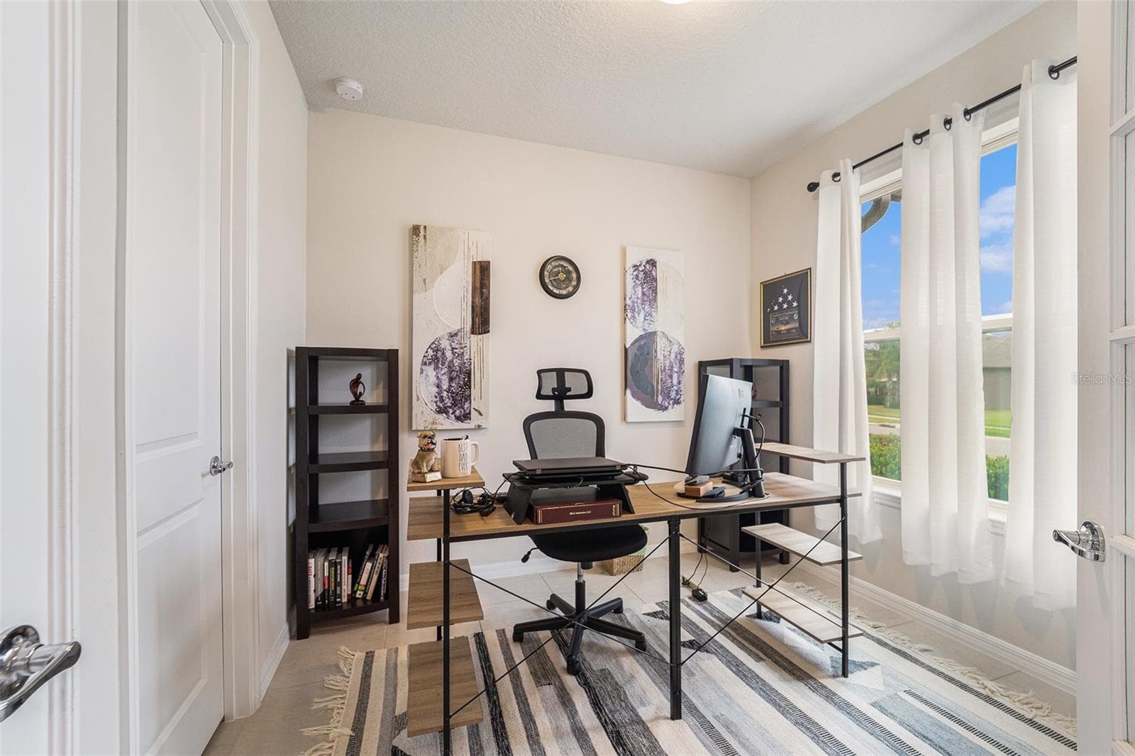 Single Family Residence at 19206 BRIARBROOK DR, TAMPA, photo 10 of 39