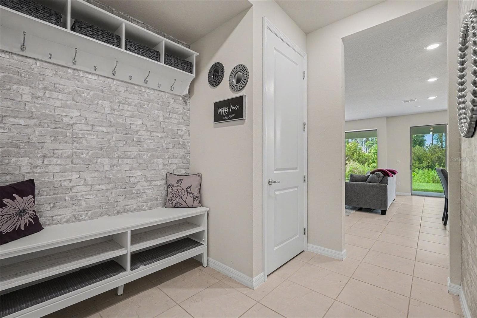Single Family Residence at 19206 BRIARBROOK DR, TAMPA, photo 11 of 39