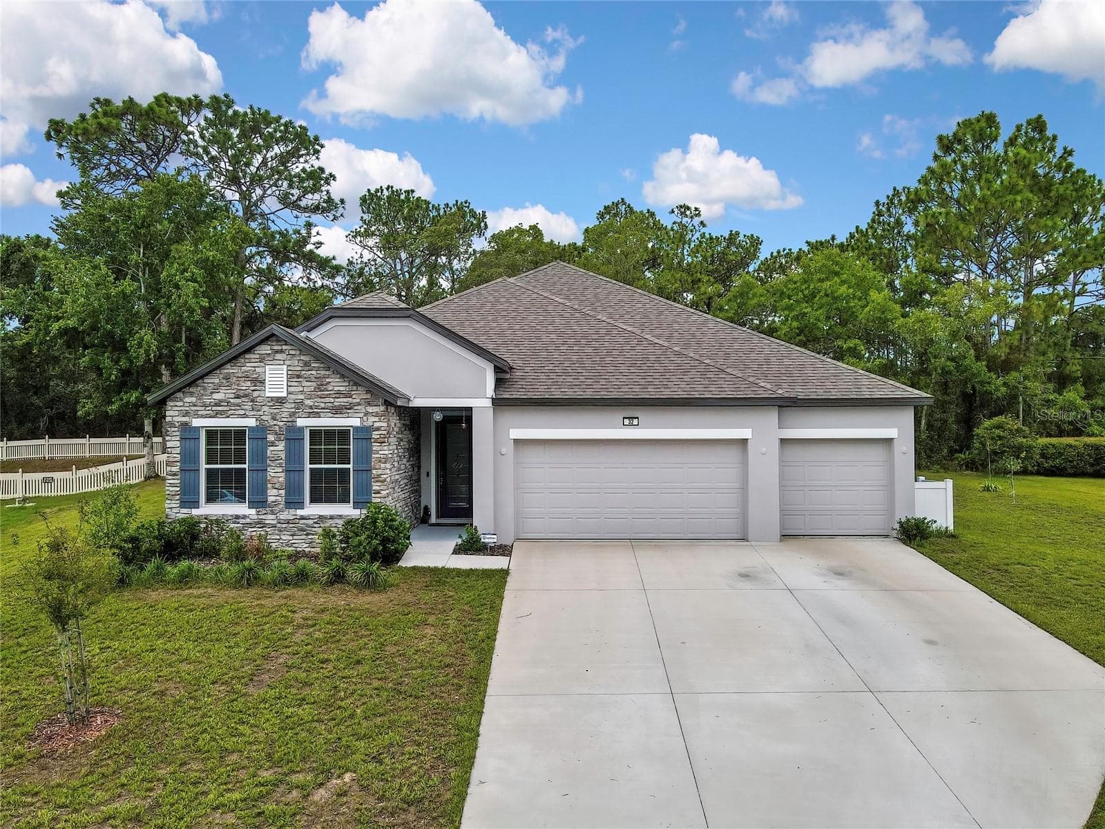 32 CARNATION CT