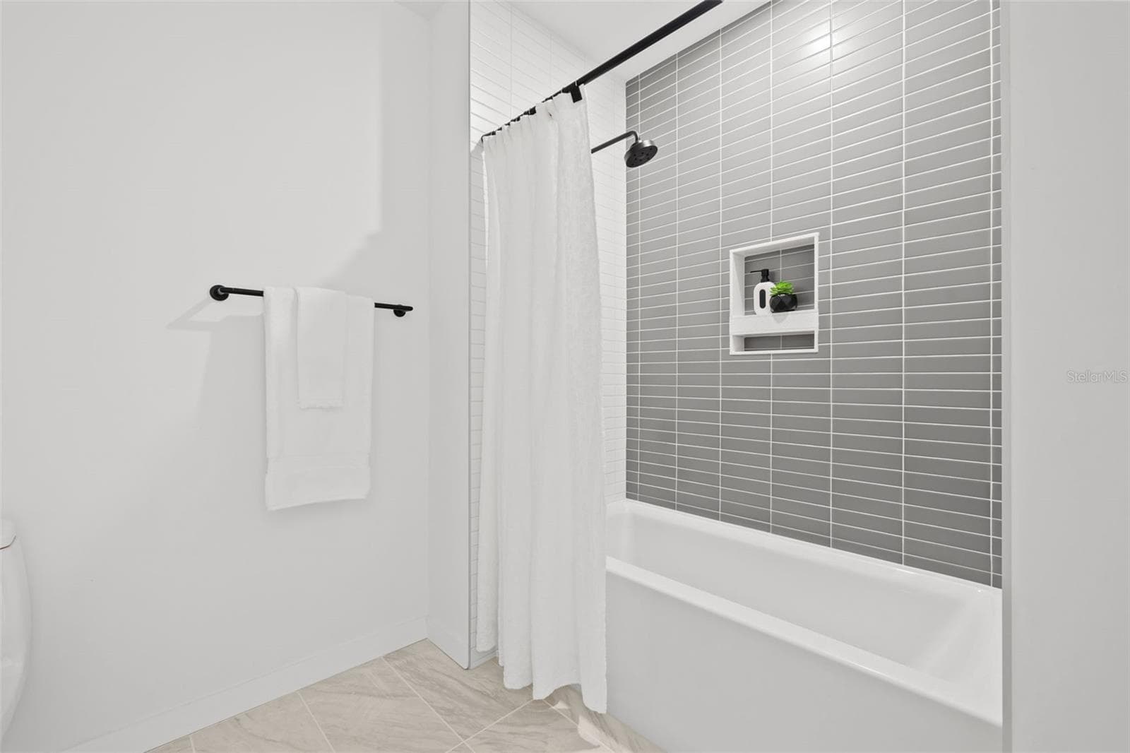 Large curdles walk-in shower with two shower heads and wands - 777 3RD AVE N #805, ST PETERSBURG