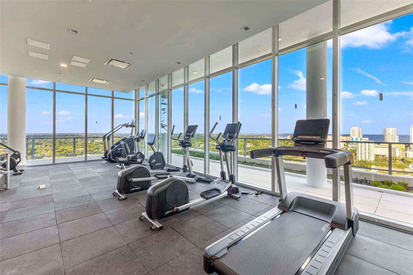 Rooftop fitness center - 777 3RD AVE N #805, ST PETERSBURG