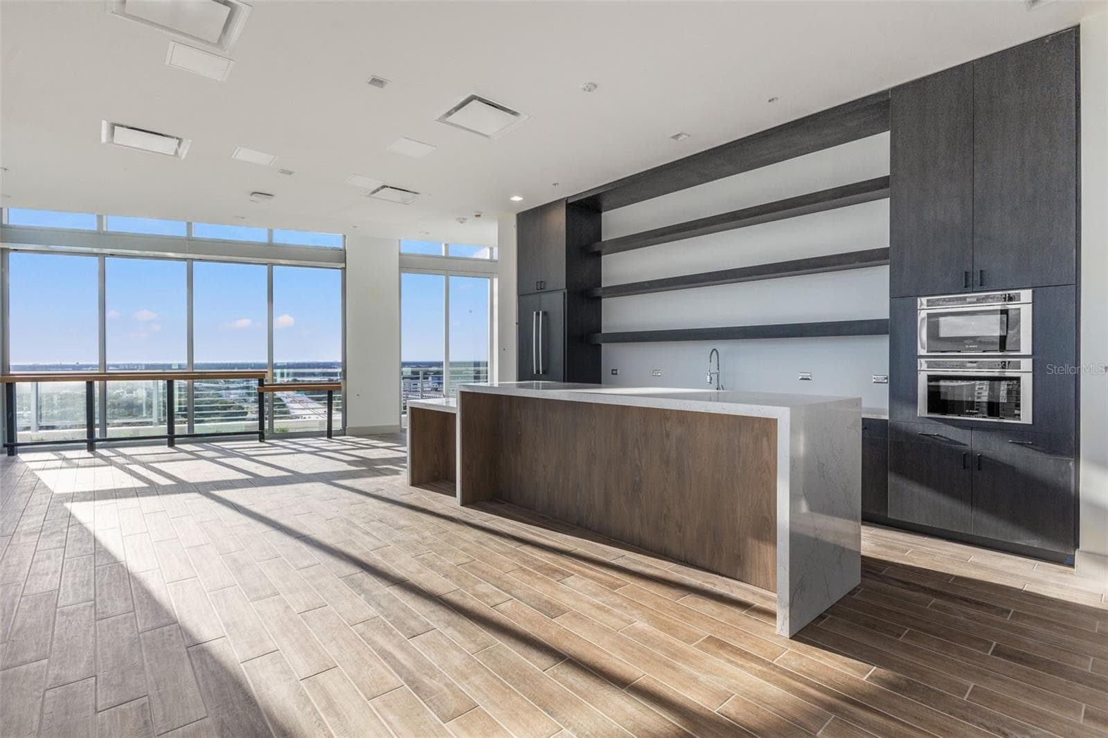 Community room with incredible views and sliding glass doors - 777 3RD AVE N #805, ST PETERSBURG