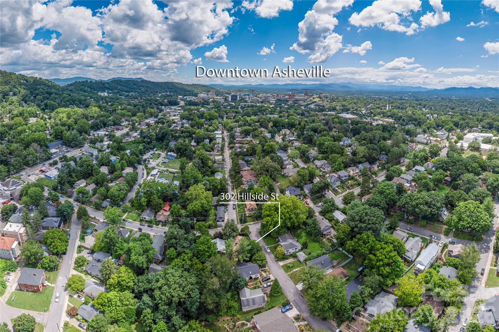 Only one mile to Downtown Asheville- just minutes walk from Charlotte Street Restaurants and Bakeries - 302 Hillside Street, Asheville