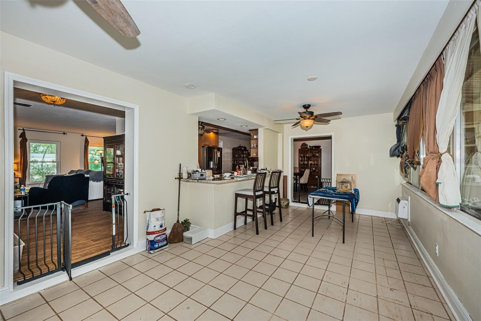 Lots of room in this addition - 5230 VENETIAN BLVD NE, ST PETERSBURG