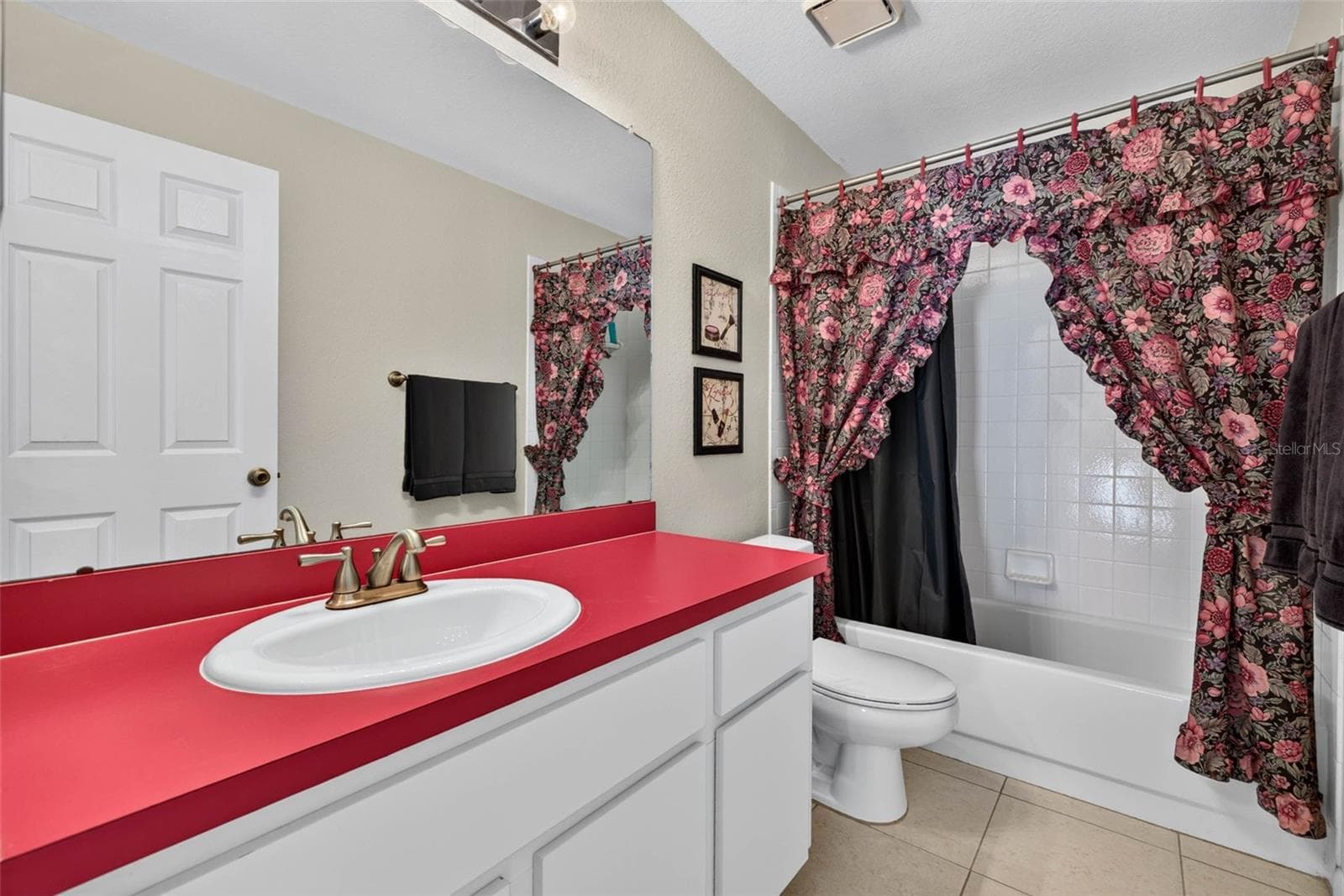 Single Family Residence at 11123 CLAYRIDGE DR, TAMPA, photo 25 of 34