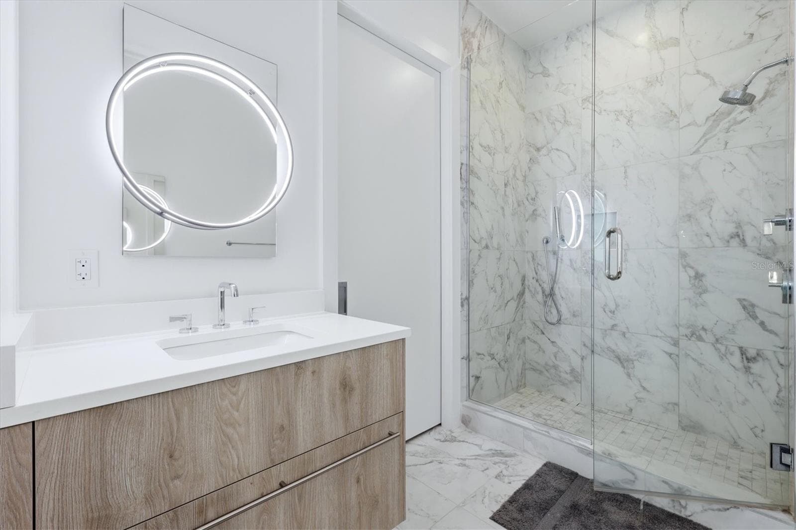 Walk In Shower - 33 S PALM AVE #1503, SARASOTA