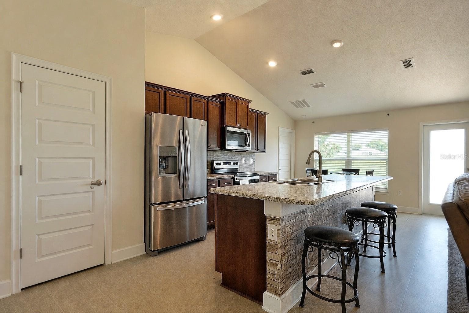 Kitchen - 7733 SLOEWOOD DR, LEESBURG