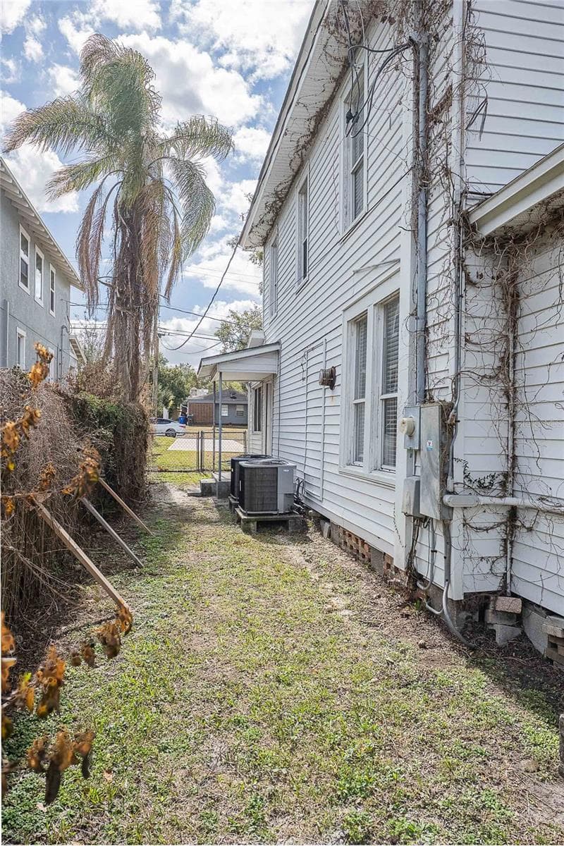 Single Family Residence at 402 E POINSETTIA ST, LAKELAND, photo 36 of 37