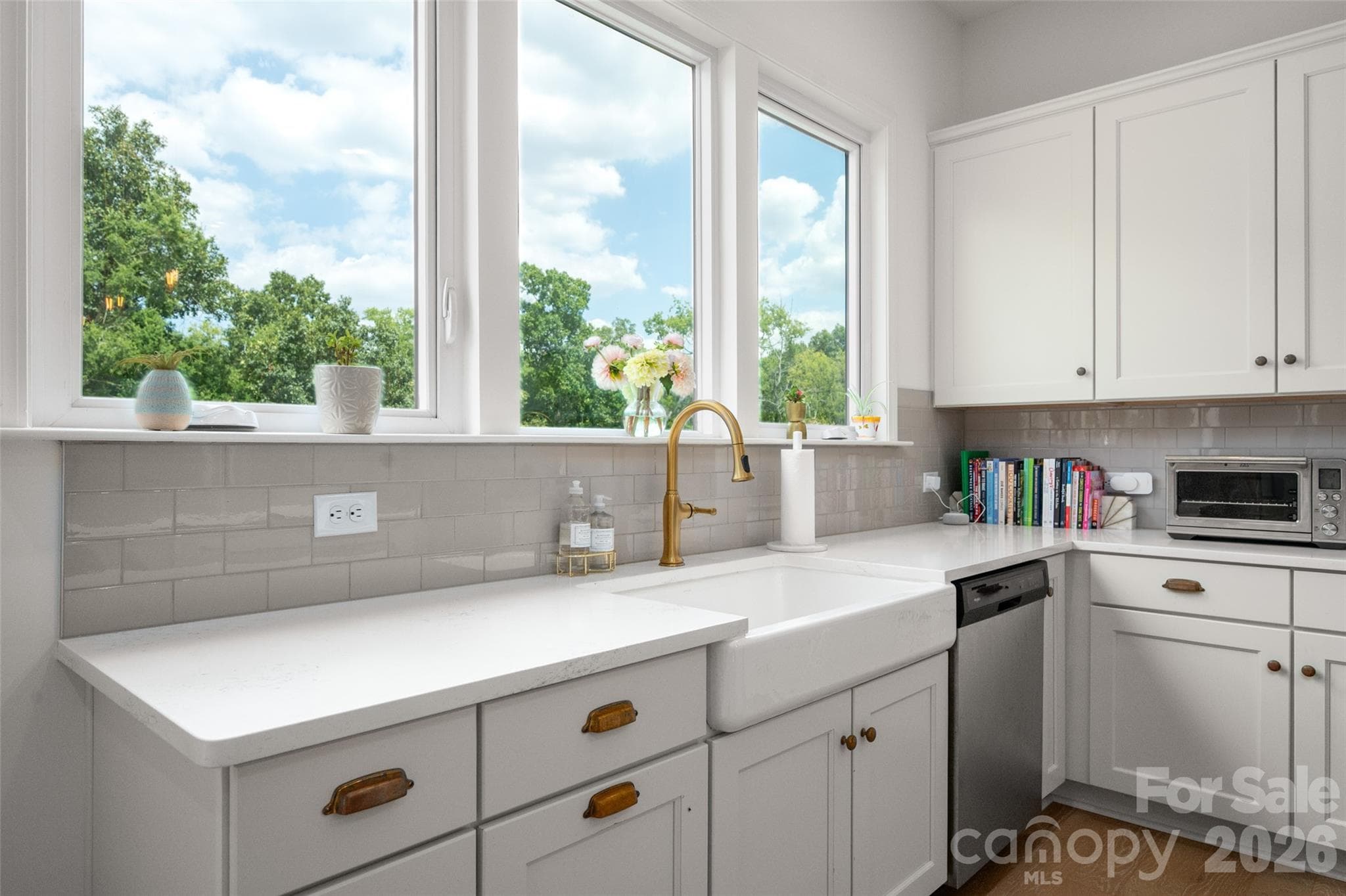 Farm sink with views - 1042 Scotch Meadows Loop, Monroe