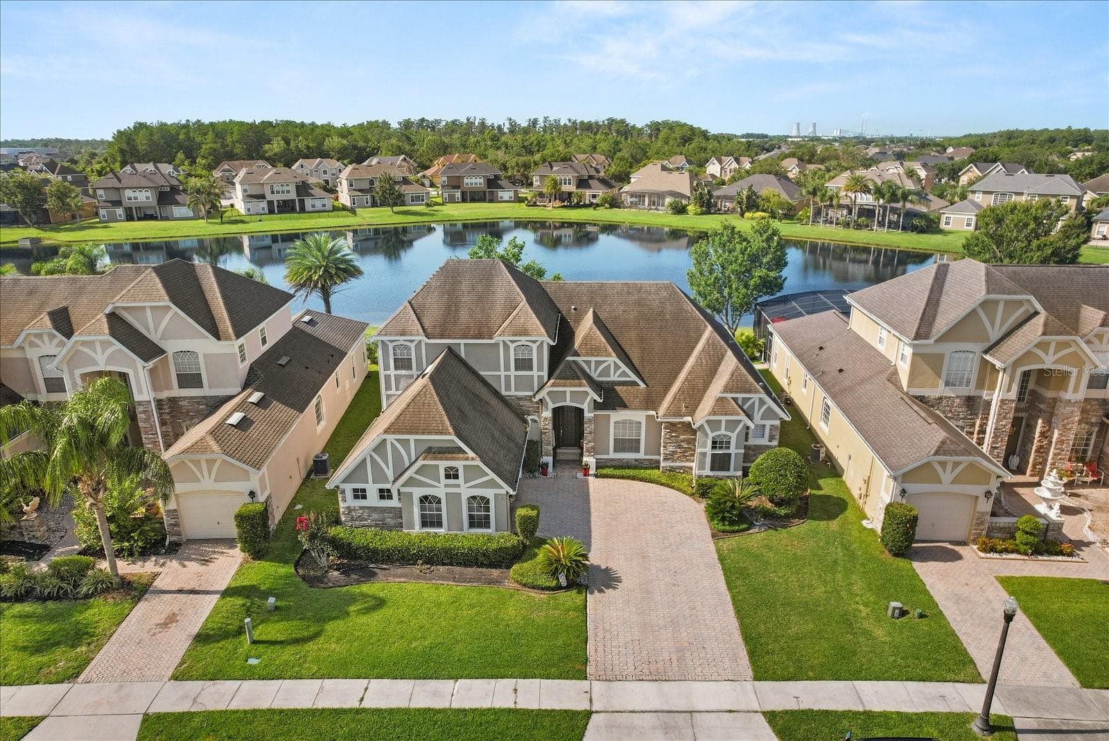 Single Family Residence at 16108 BRISTOL LAKE CIR, ORLANDO, photo 2 of 45