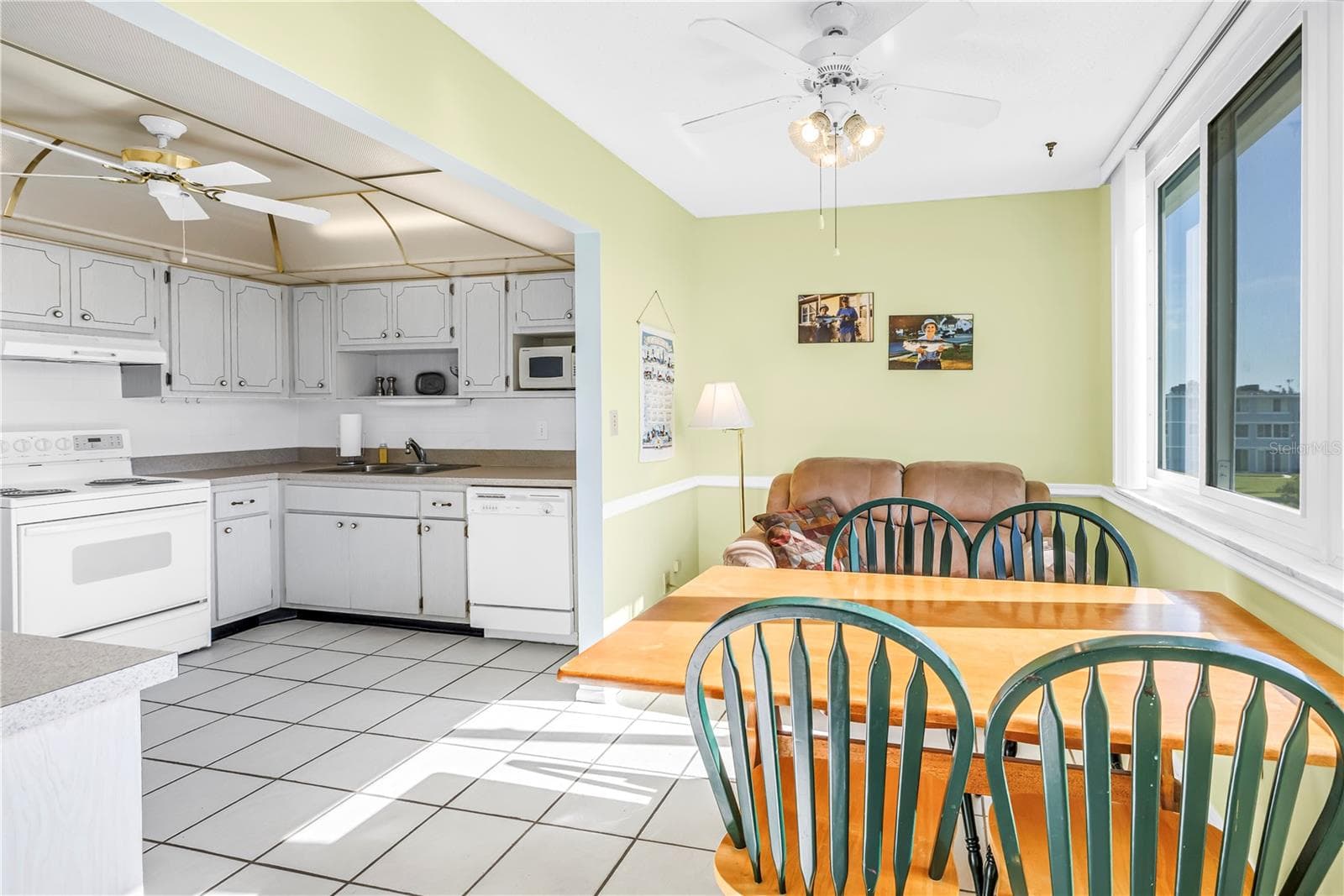 Condominium at 4715 BAY ST NE #320, ST PETERSBURG, photo 17 of 33