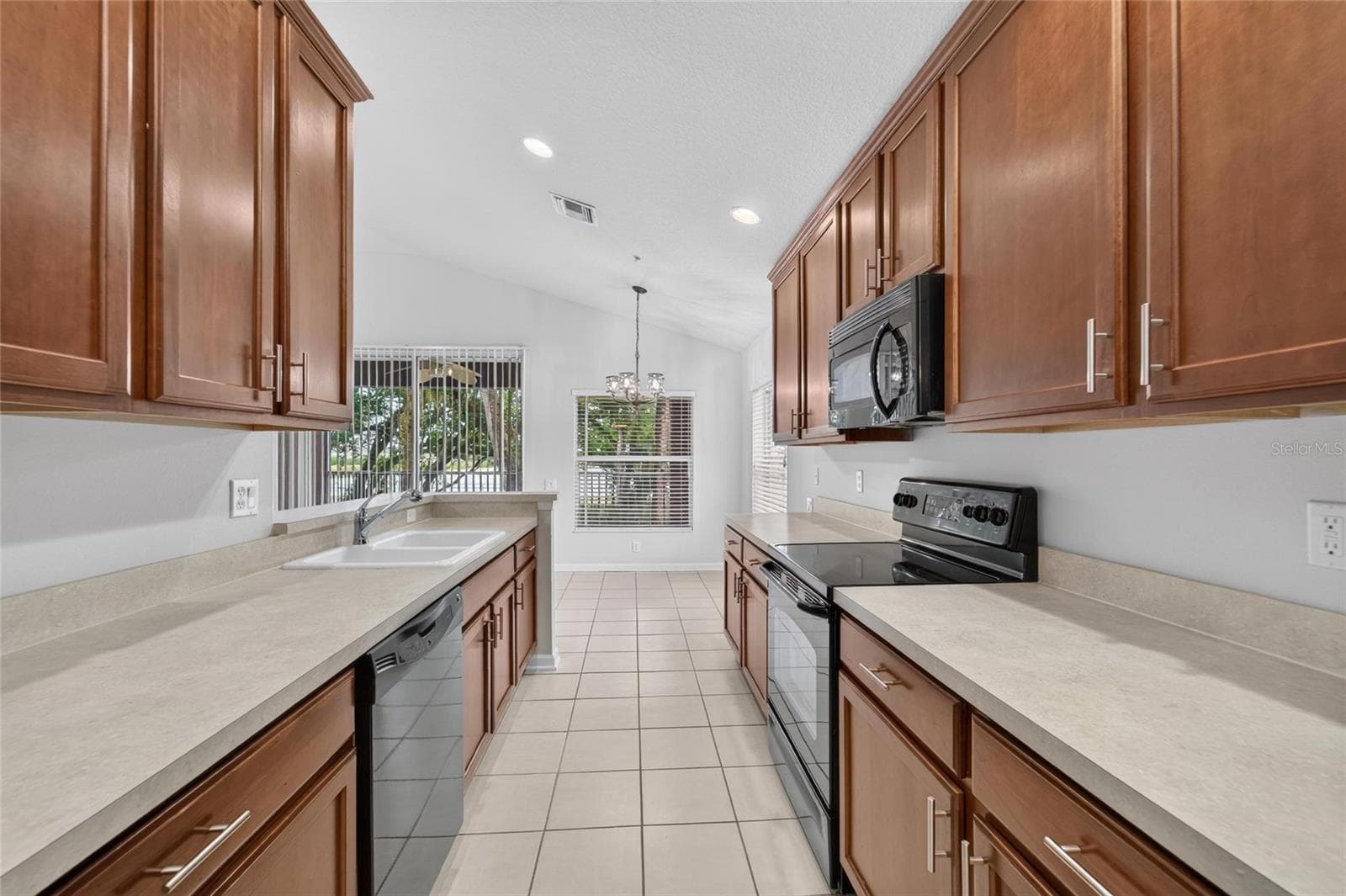 Kitchen - 2005 RIVER TURIA CIR, RIVERVIEW