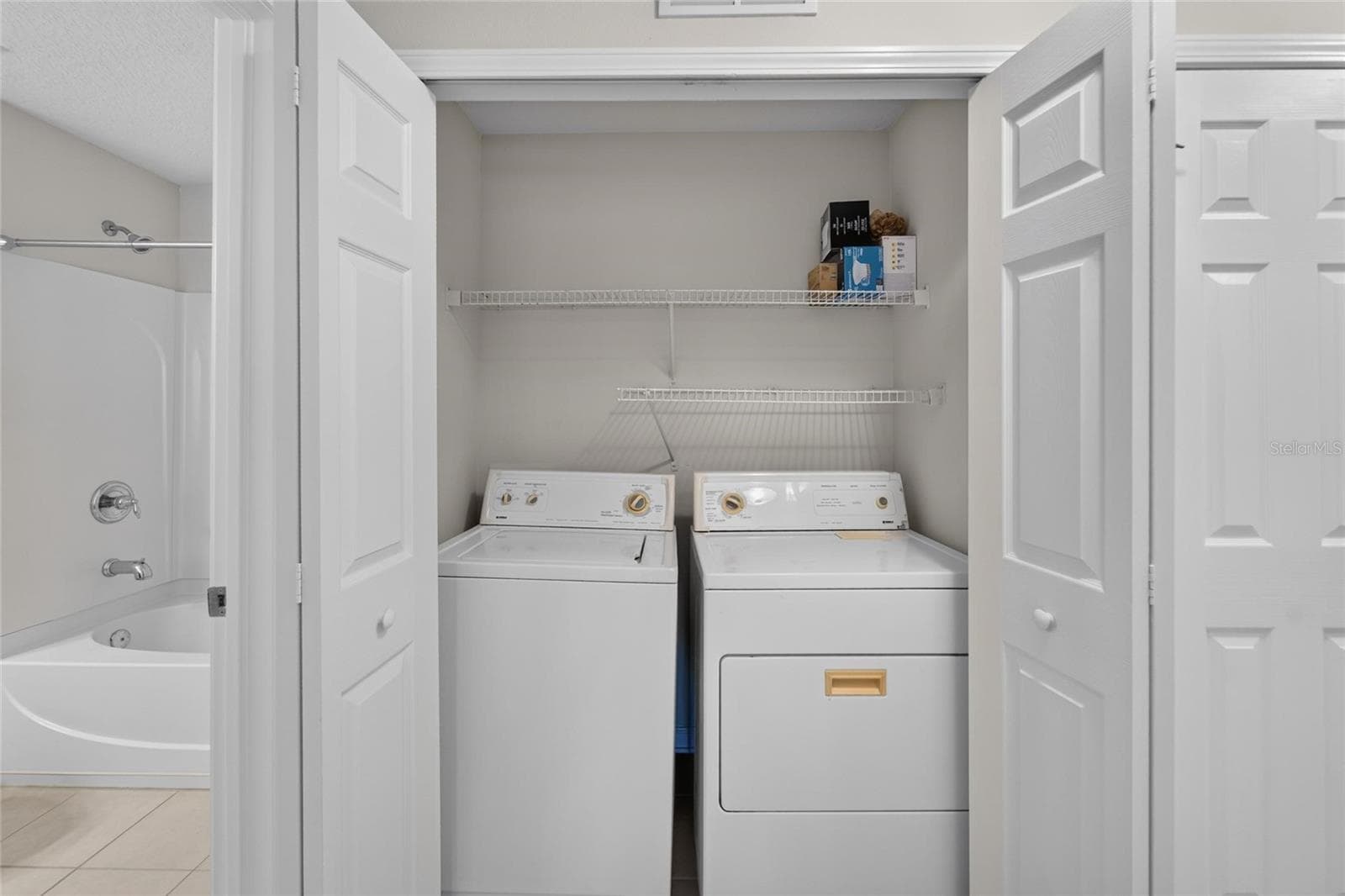 Washer/Dryer closet - 2005 RIVER TURIA CIR, RIVERVIEW