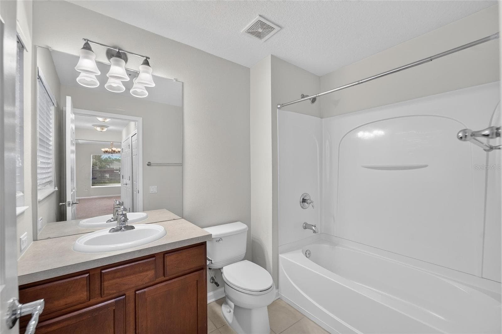 Spare Bathroom - 2005 RIVER TURIA CIR, RIVERVIEW