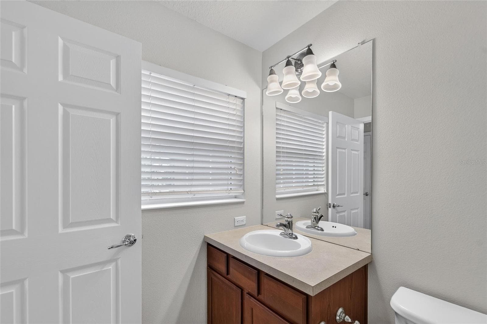 Spare Bathroom - 2005 RIVER TURIA CIR, RIVERVIEW