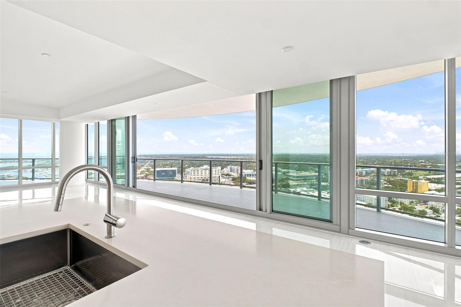Condominium at 400 CENTRAL AVE #2901, ST PETERSBURG, photo 24 of 96
