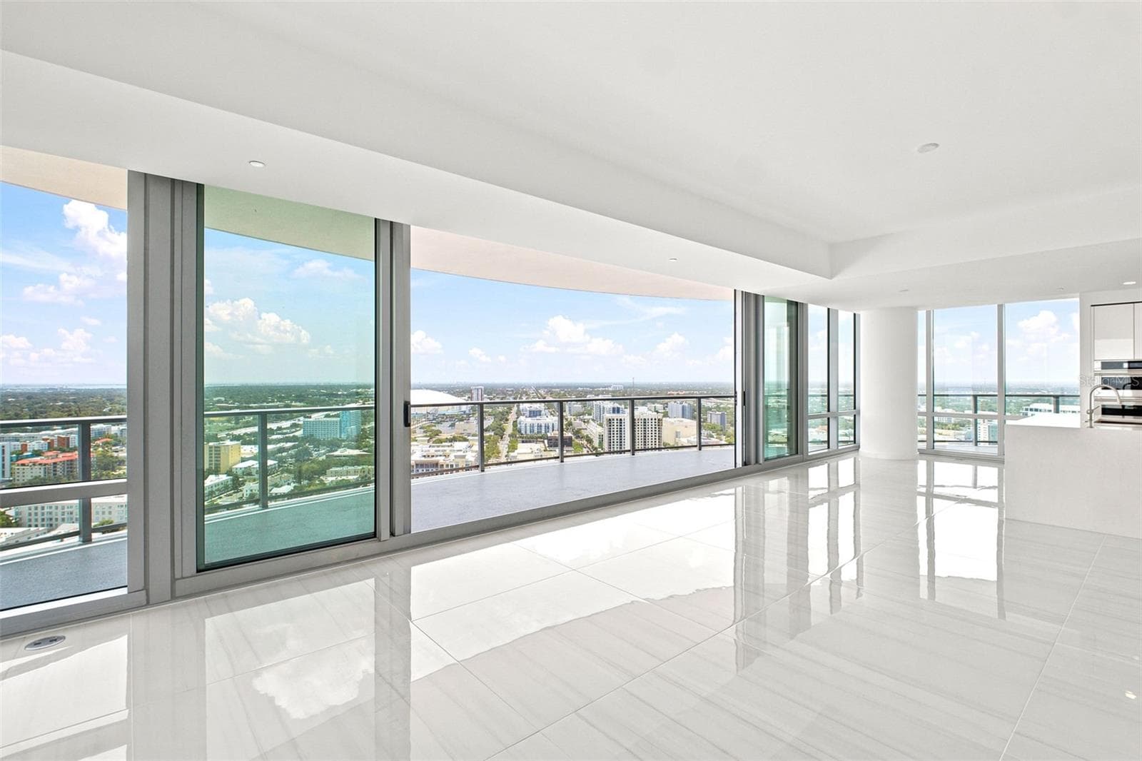 Condominium at 400 CENTRAL AVE #2901, ST PETERSBURG, photo 12 of 96