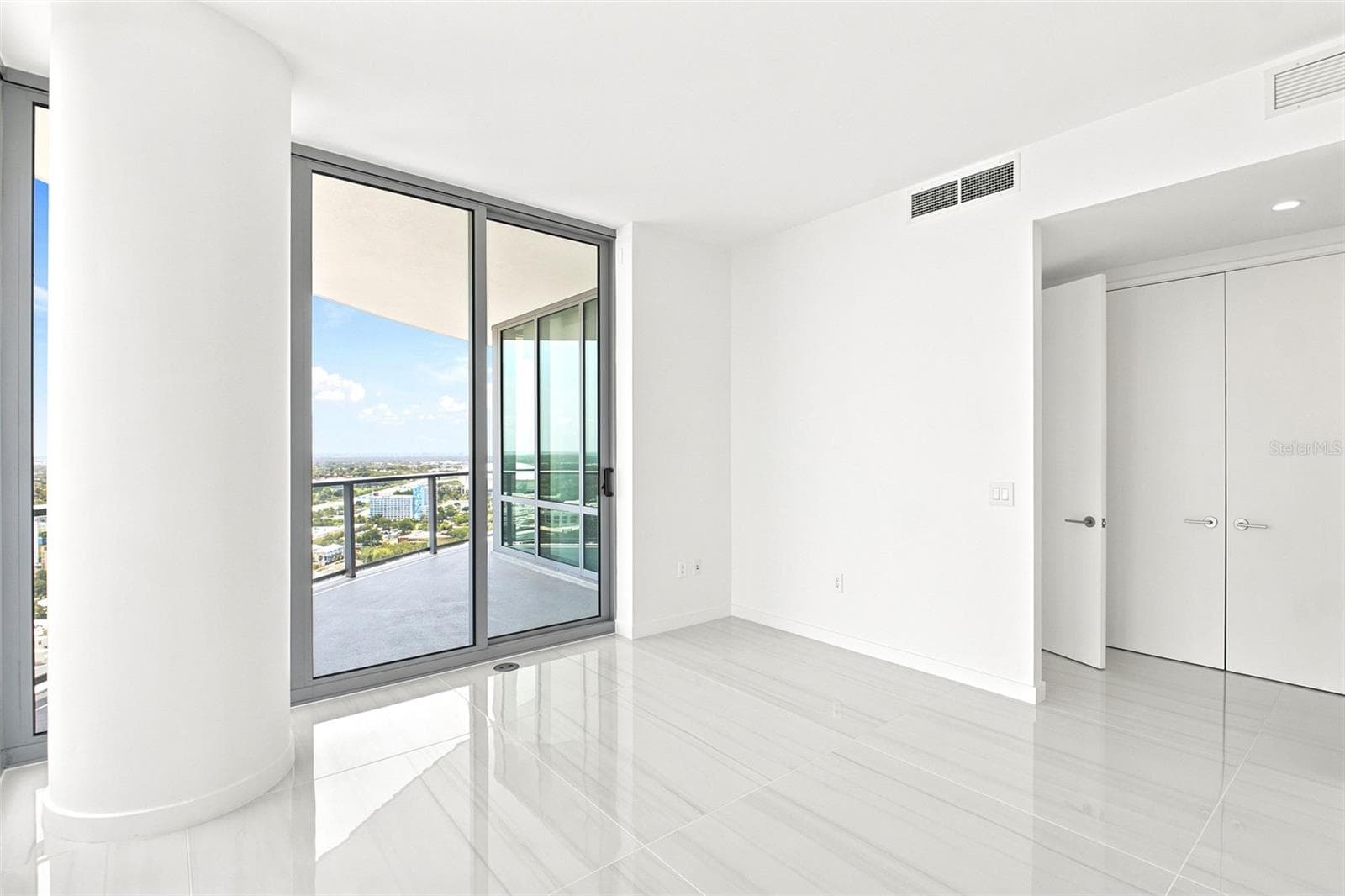 Condominium at 400 CENTRAL AVE #2901, ST PETERSBURG, photo 32 of 96