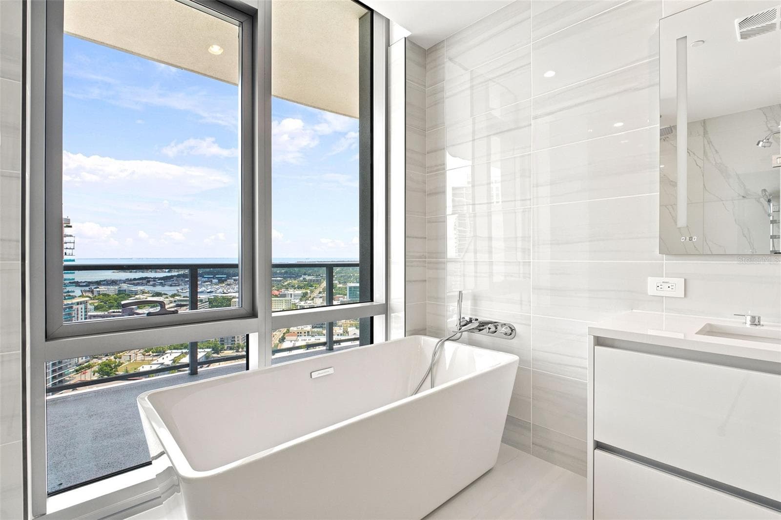 Condominium at 400 CENTRAL AVE #2901, ST PETERSBURG, photo 39 of 96