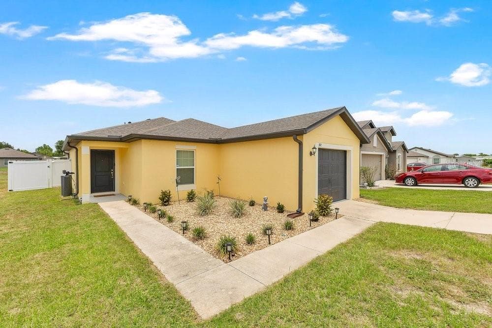 392 KENSINGTON VIEW DR