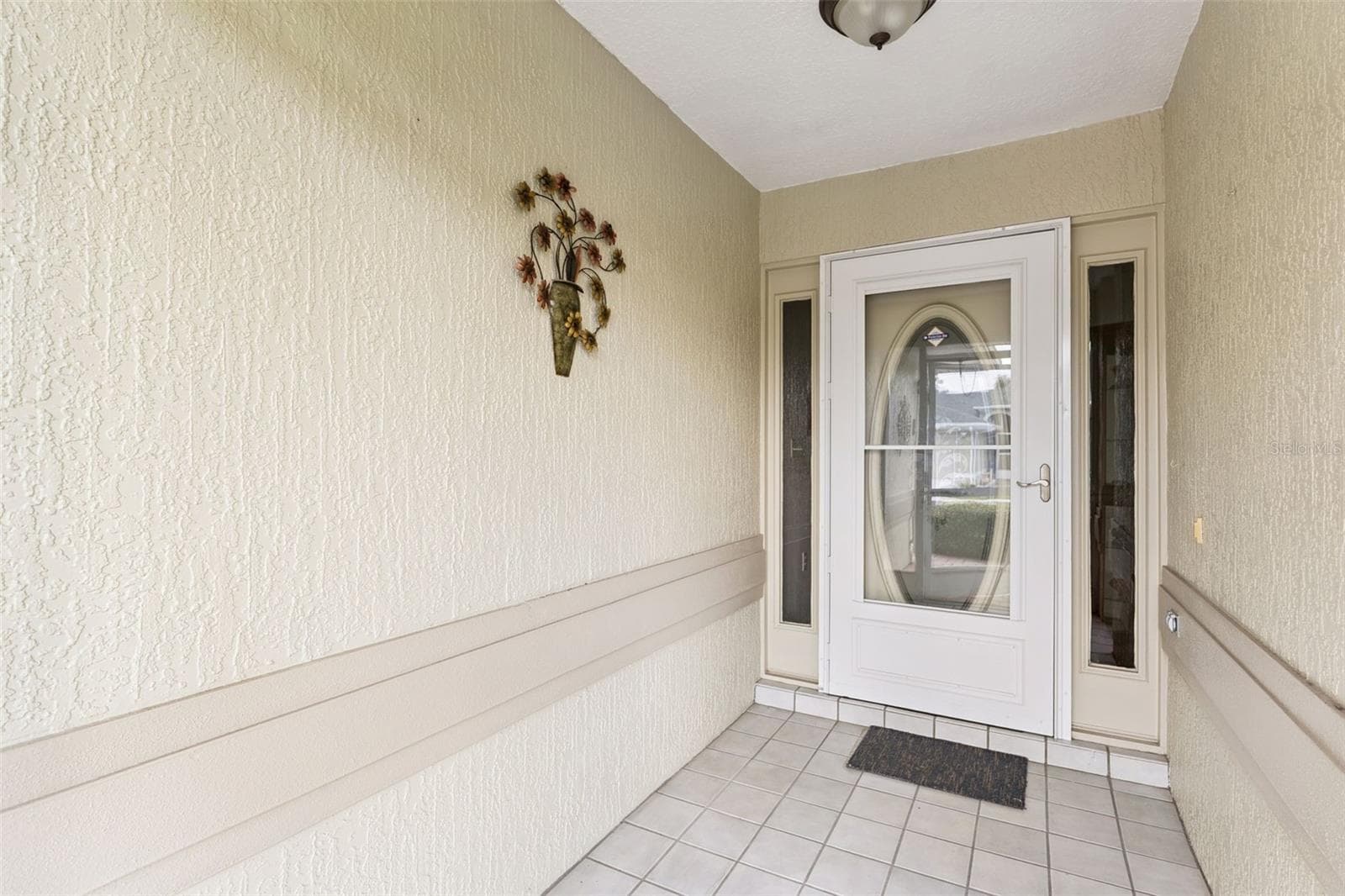 Charming screened-in front porch with tile flooring - 501 EASTLAKE DR, HAINES CITY