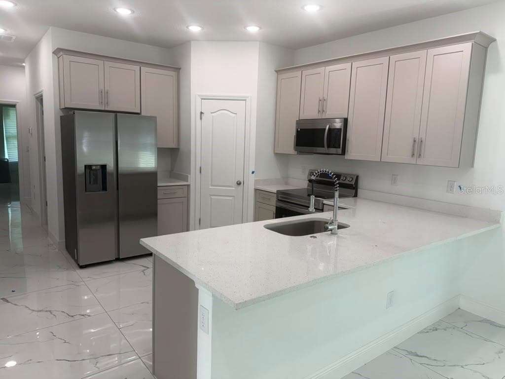 Single Family Residence at 125 PINE ST, ORLANDO, photo 9 of 26
