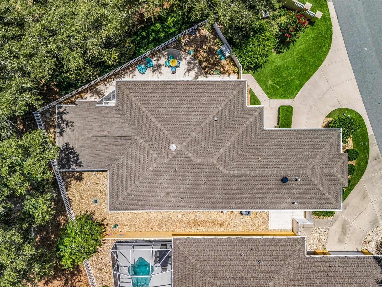 PRIVATE YARD - WRAPS AROUND ENTIRE VILLA (...A RARE FIND!...) - 3101 ARCHER AVE, THE VILLAGES