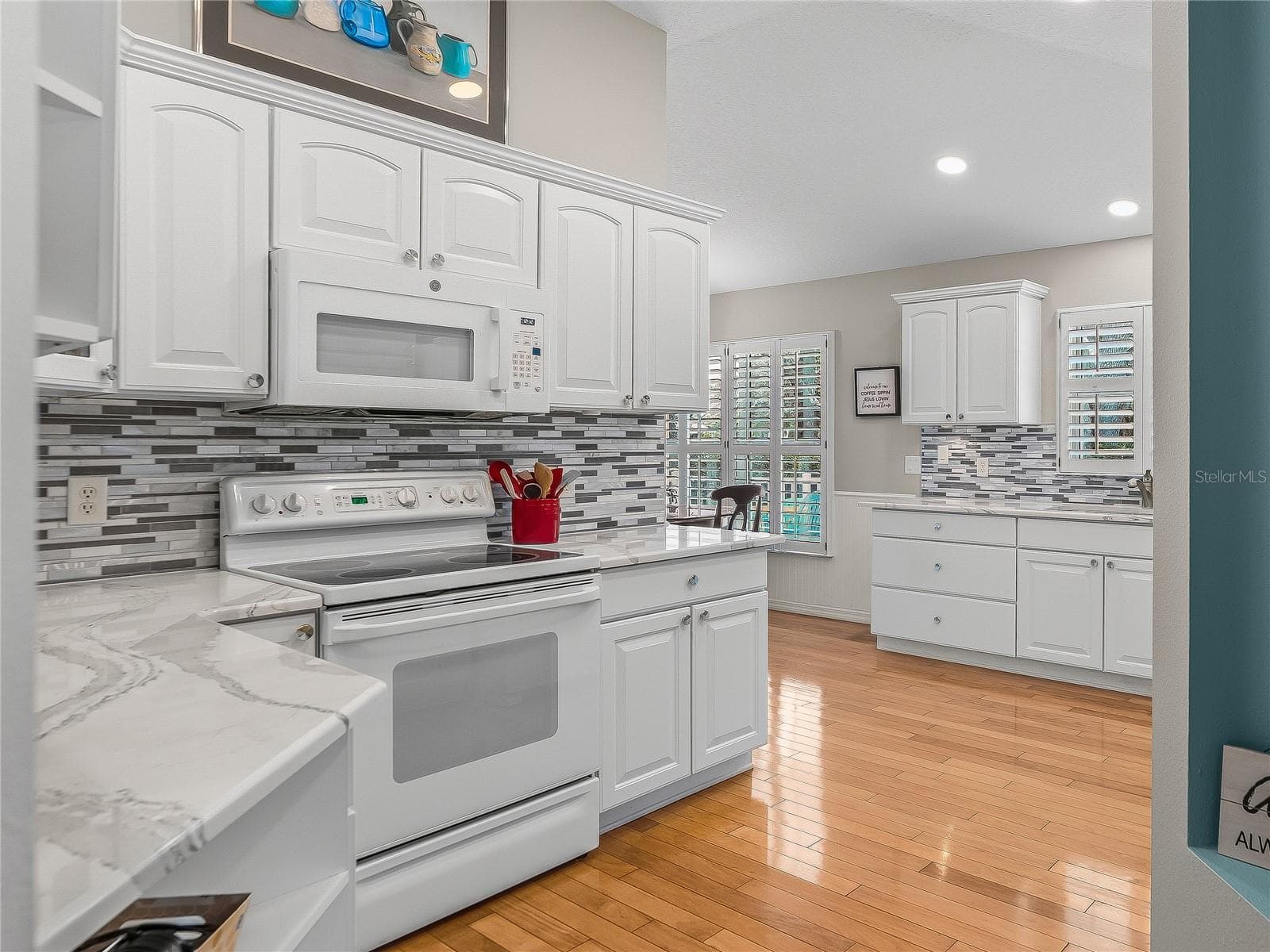 SPACIOUS KITCHEN WITH ABUNDANCE OF CABINETS - 3101 ARCHER AVE, THE VILLAGES