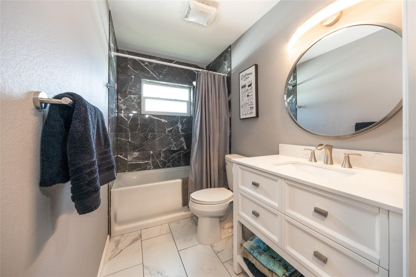 Guest bath with tub & window for natural light - 904 S DAYTONA AVE, FLAGLER BEACH