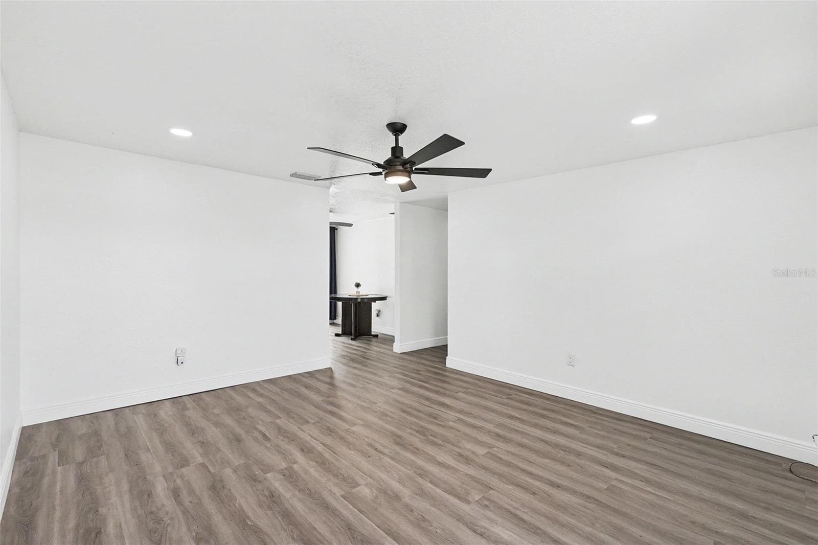 Single Family Residence at 8253 GREENLEAF CIR, TAMPA, photo 6 of 22