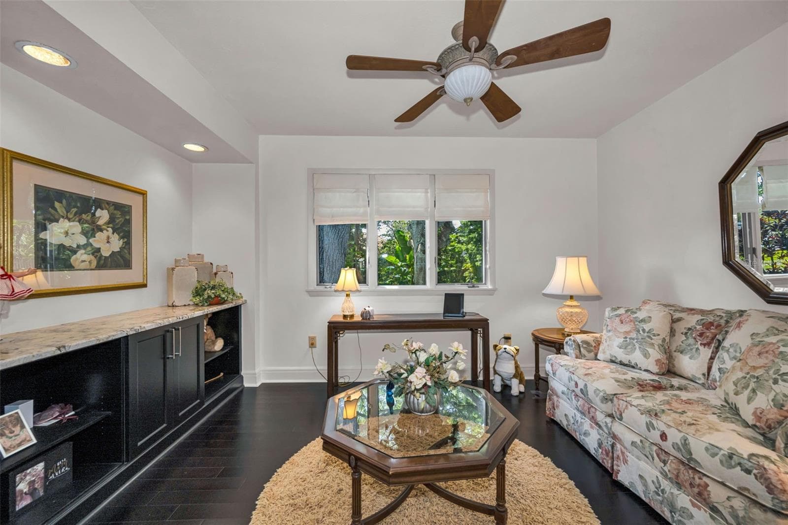 Private sitting room - 10497 LONGWOOD DR, SEMINOLE