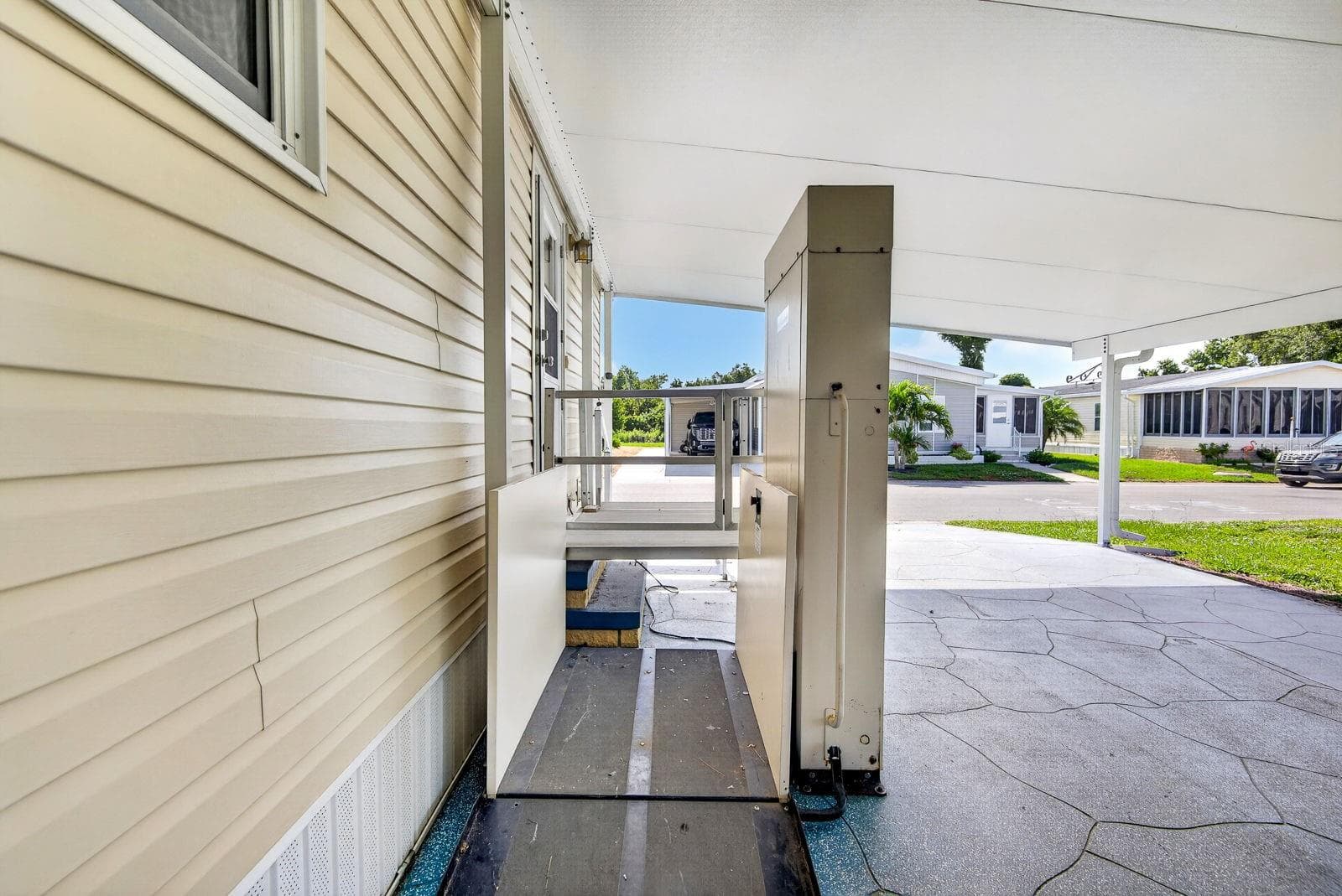 Manufactured Home at 9107 34TH AVE E, PALMETTO, photo 13 of 49