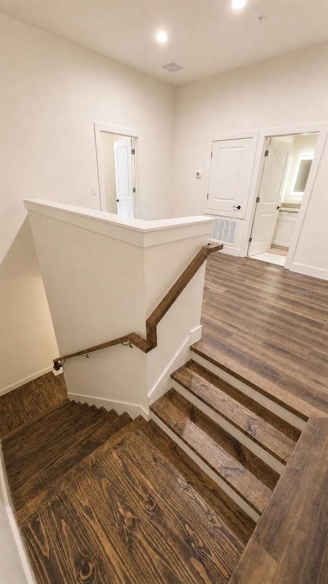 Staircase to upstairs Foyer and Bedrooms - 759 LAKE BALDWIN LN, ORLANDO