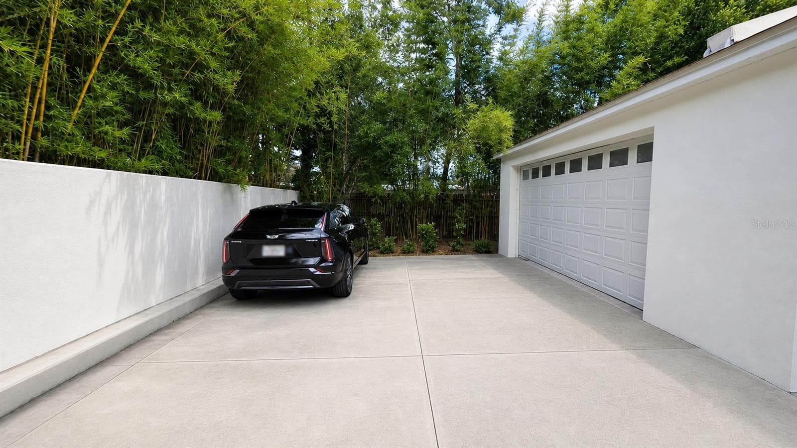 End Garage with room for Guest Parking - 759 LAKE BALDWIN LN, ORLANDO