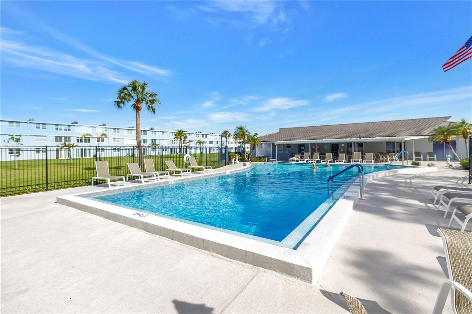 Condominium at 4715 BAY ST NE #320, ST PETERSBURG, photo 2 of 33