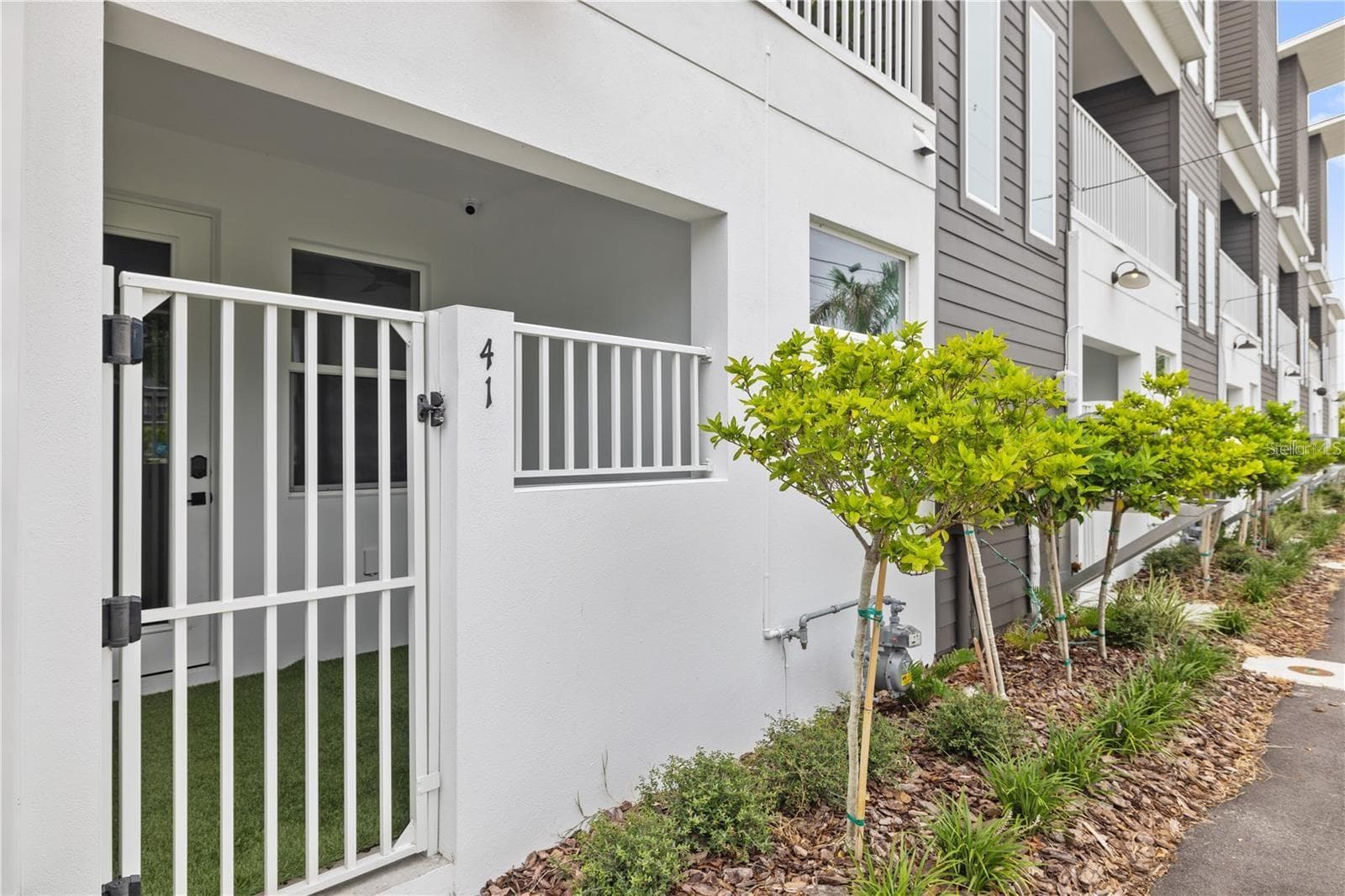 Townhouse at 41 29TH ST N, ST PETERSBURG, photo 3 of 22