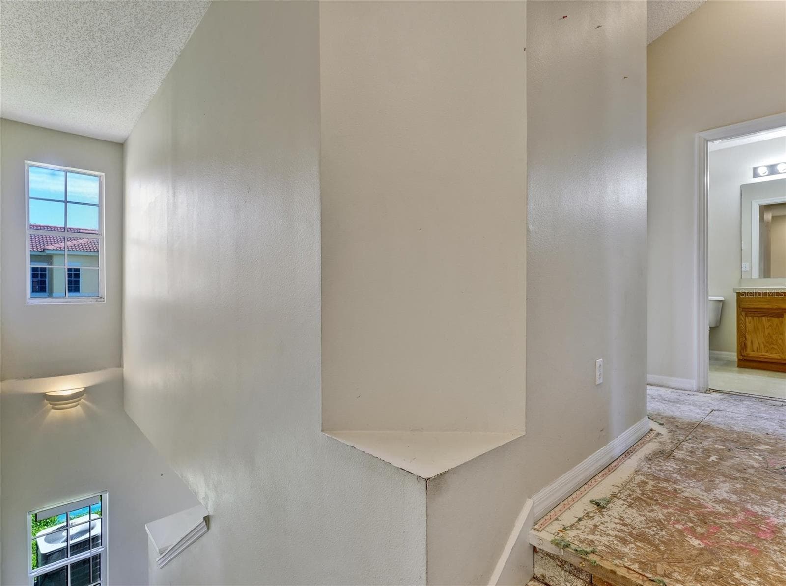 Stairs Landing Upstairs - 8407 BLUE LAGOON DR, KISSIMMEE