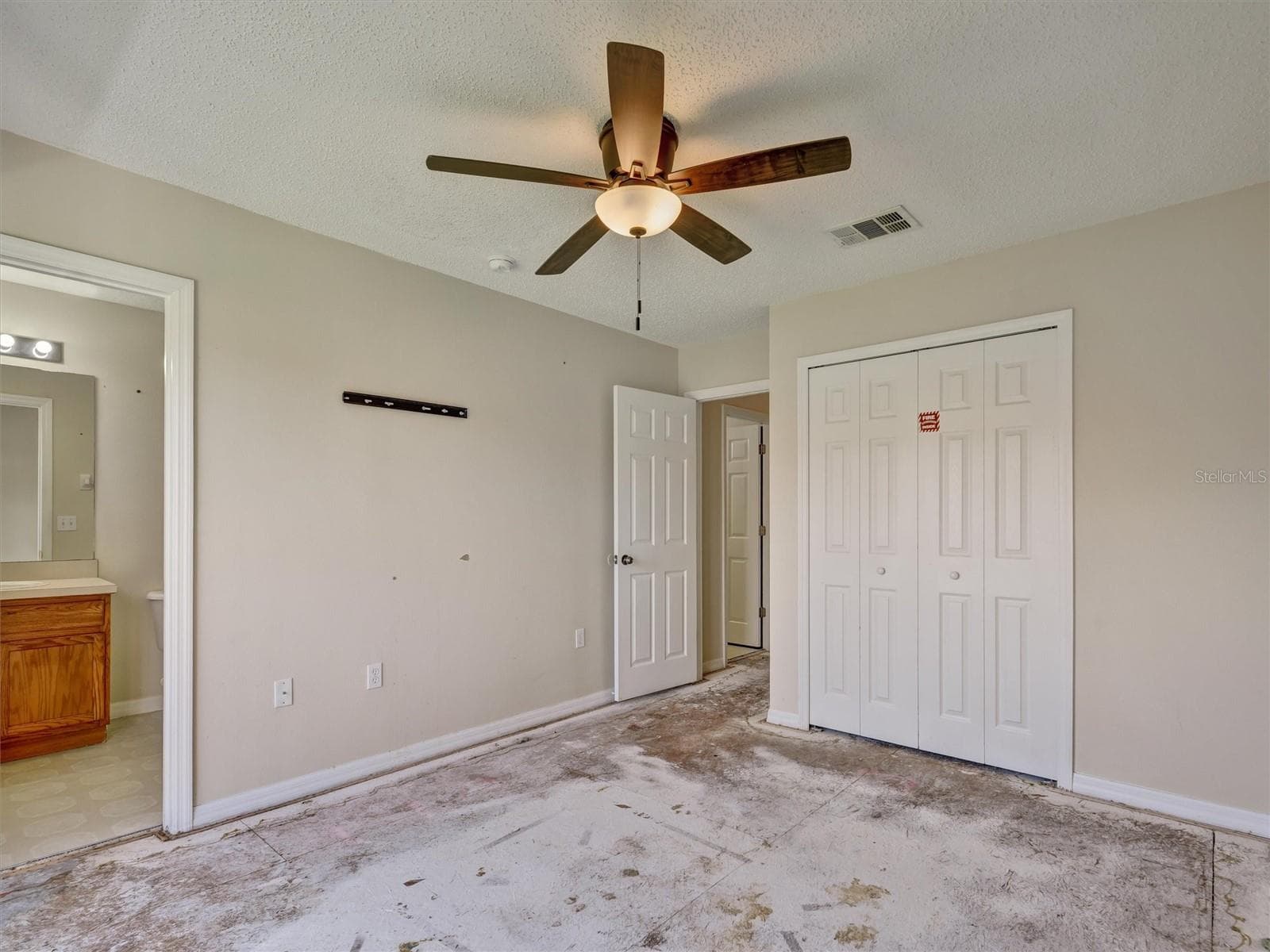 Primary Suite - Bedroom - 8407 BLUE LAGOON DR, KISSIMMEE