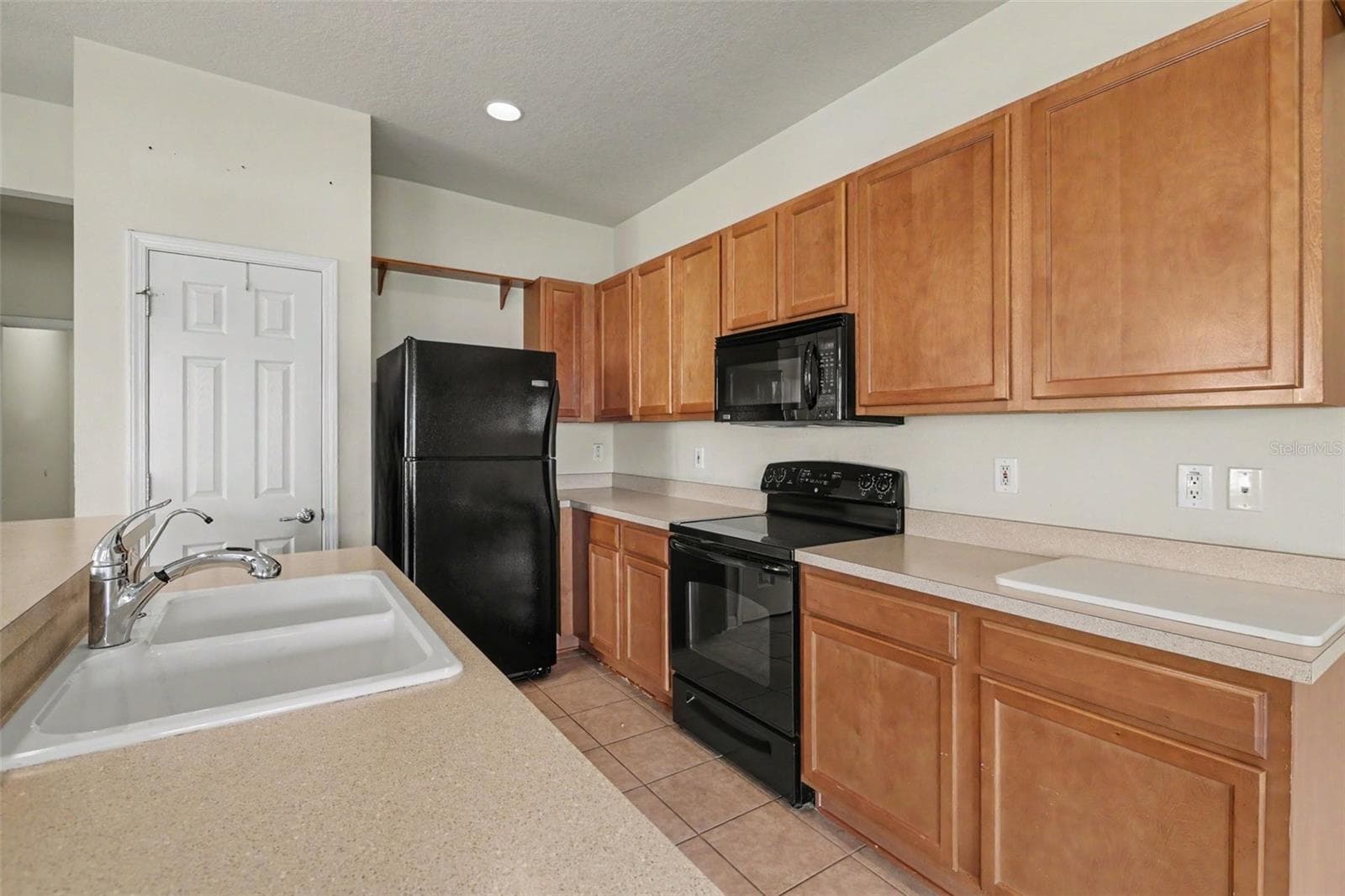 Villa at 13703 CREST LAKE DR, HUDSON, photo 8 of 30