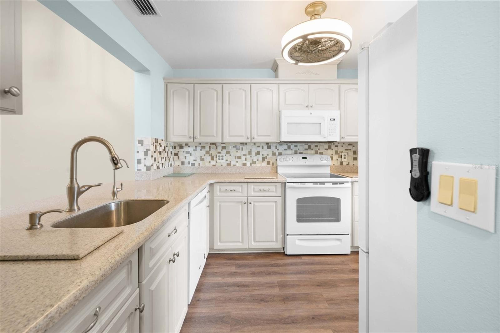 Single Family Residence at 11613 PEAR TREE DR, NEW PORT RICHEY, photo 16 of 37