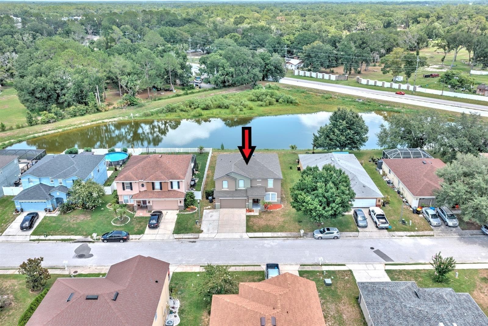 Single Family Residence at 7508 HUNTERS GREENE CIR, LAKELAND, photo 4 of 43