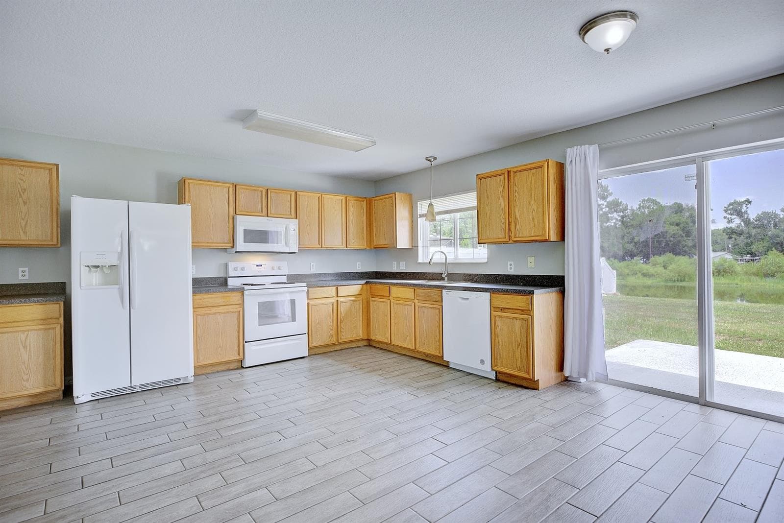 Kitchen - 7508 HUNTERS GREENE CIR, LAKELAND
