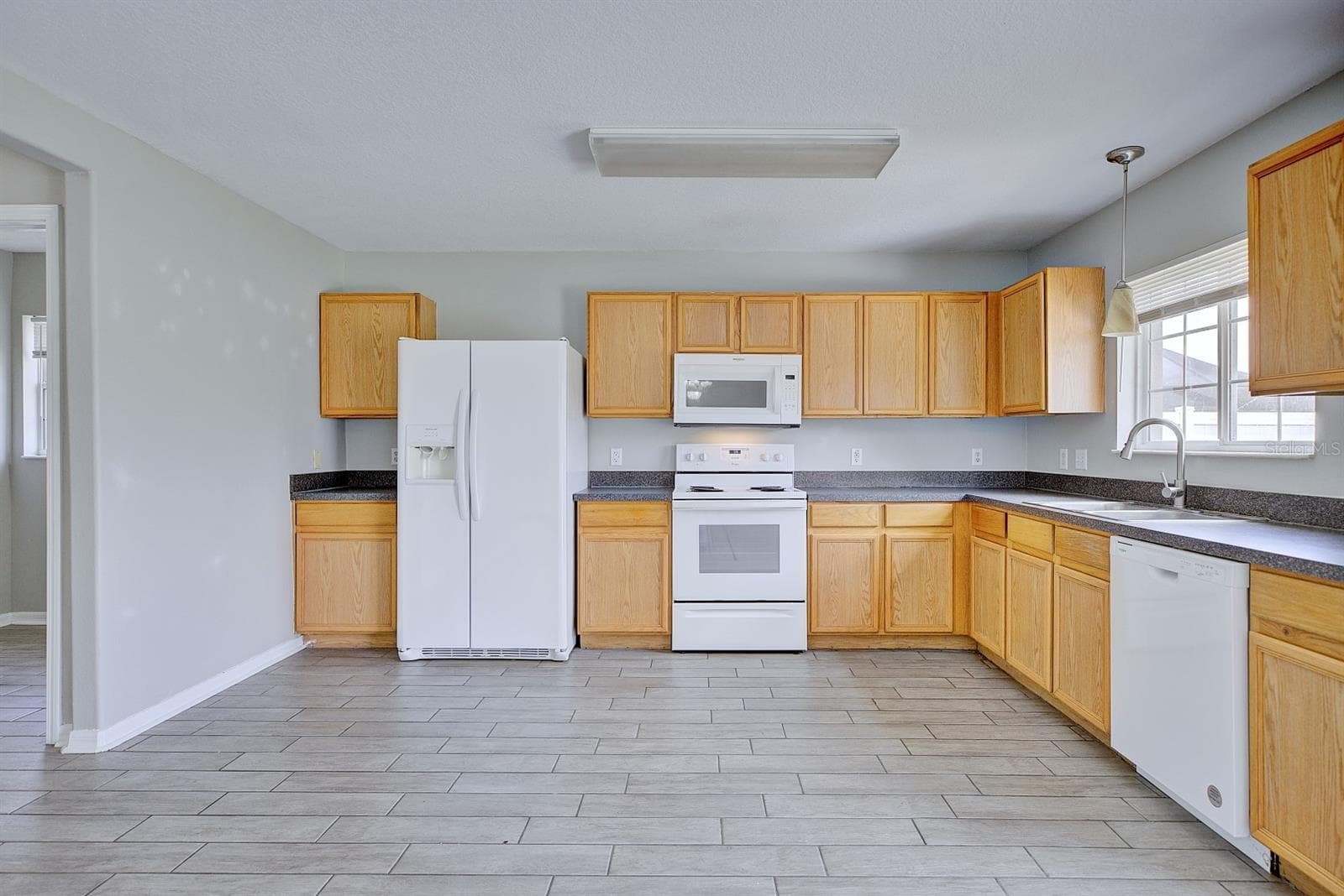 Kitchen - 7508 HUNTERS GREENE CIR, LAKELAND
