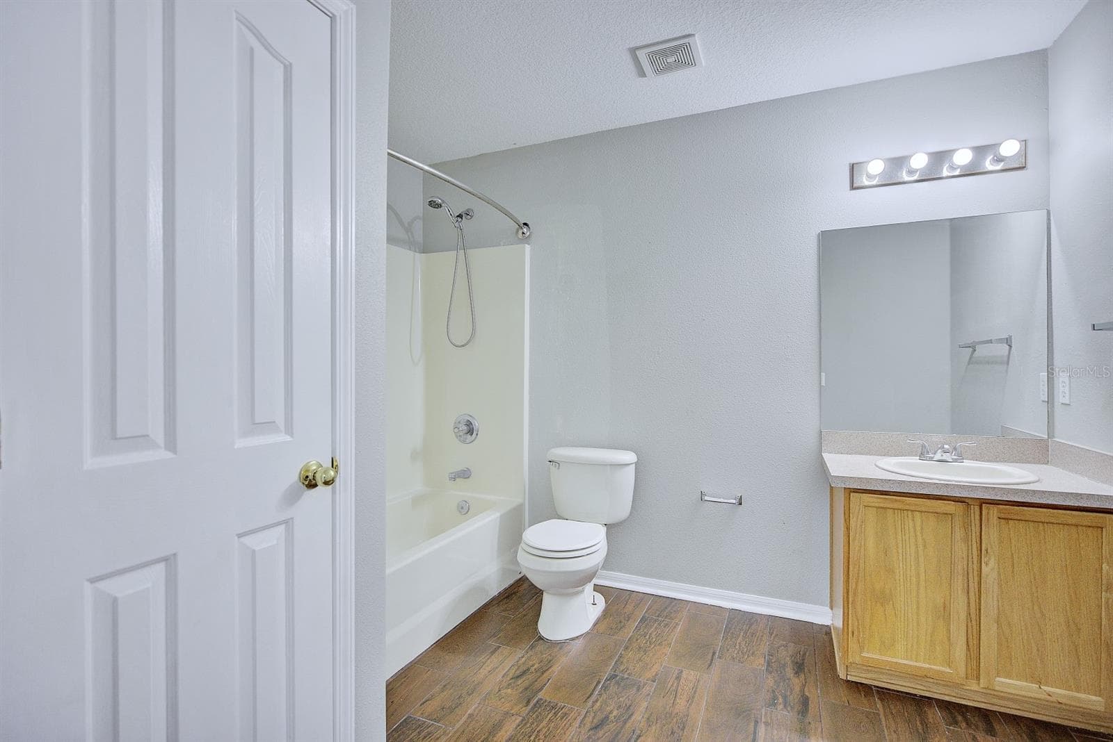Secondary Bathroom - 7508 HUNTERS GREENE CIR, LAKELAND
