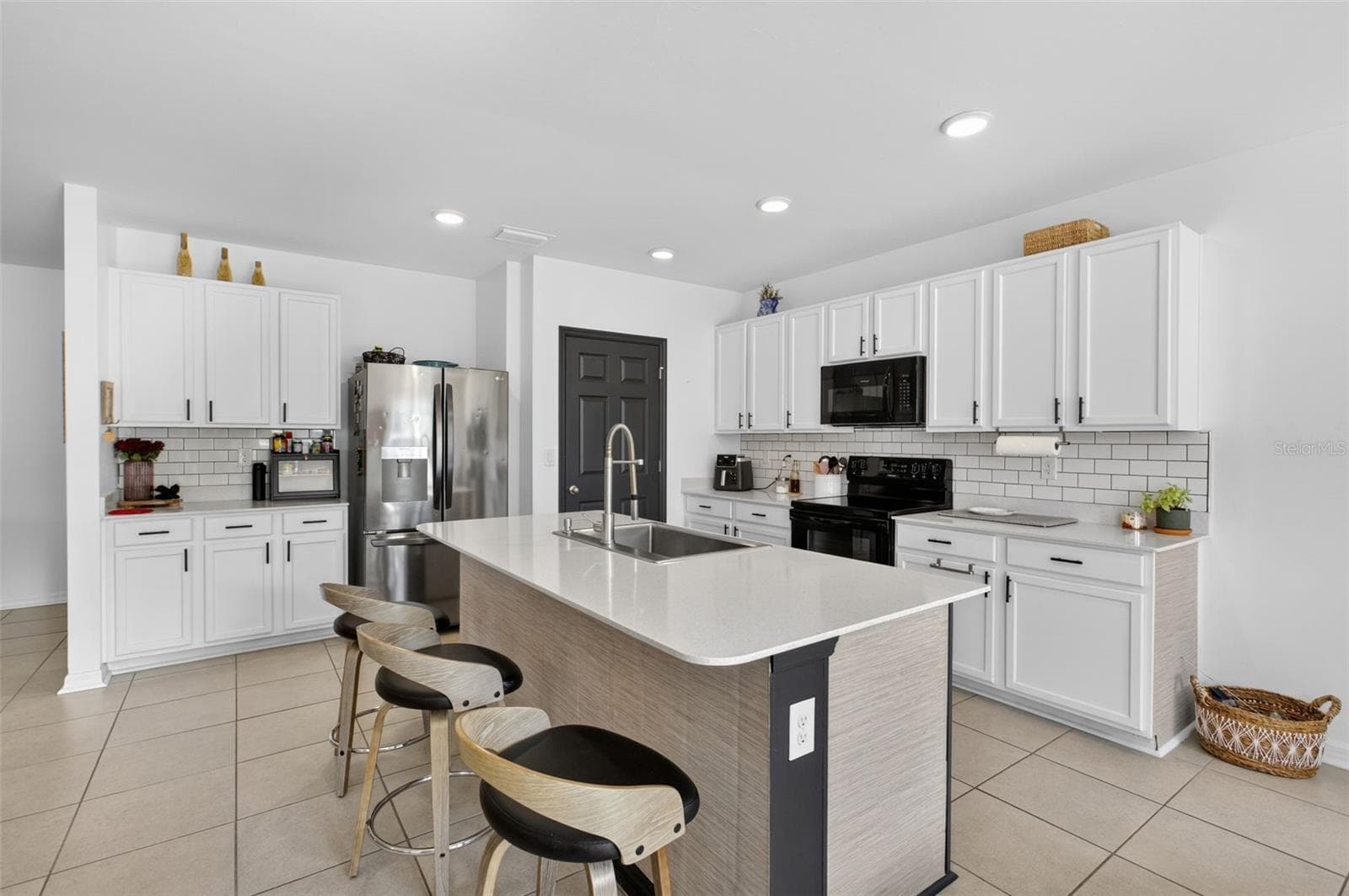 Single Family Residence at 25099 BOLIVAR DR, PUNTA GORDA, photo 23 of 27