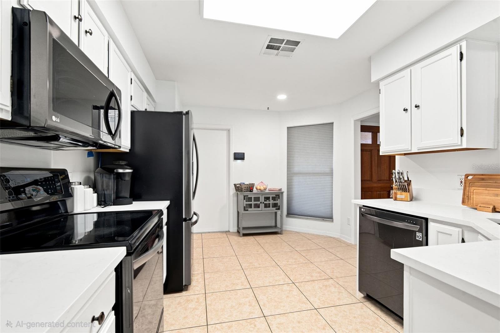 Items virtually removed for photo. - 1014 HARDWOOD DR, VALRICO