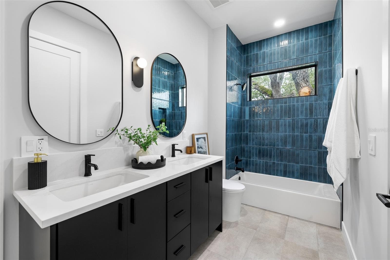 Single Family Residence at 4709 W ESTRELLA ST, TAMPA, photo 70 of 92