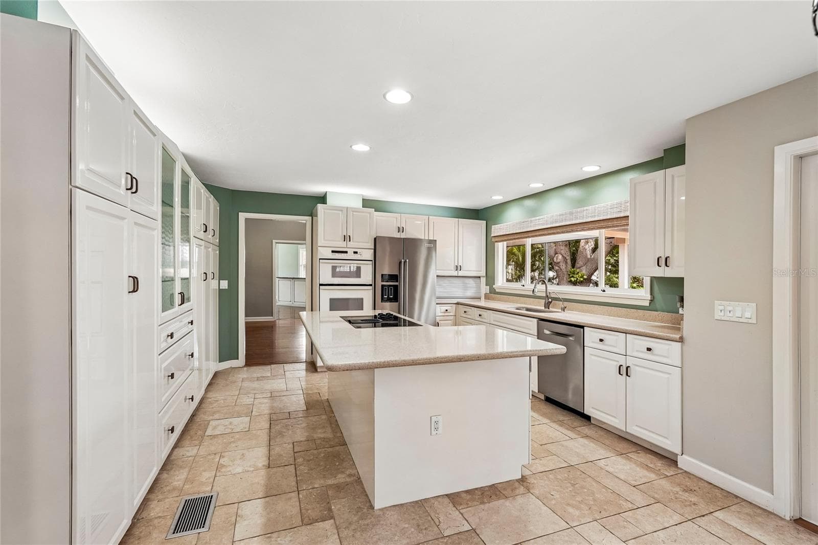 Single Family Residence at 1675 LANDINGS LN, SARASOTA, photo 2 of 64